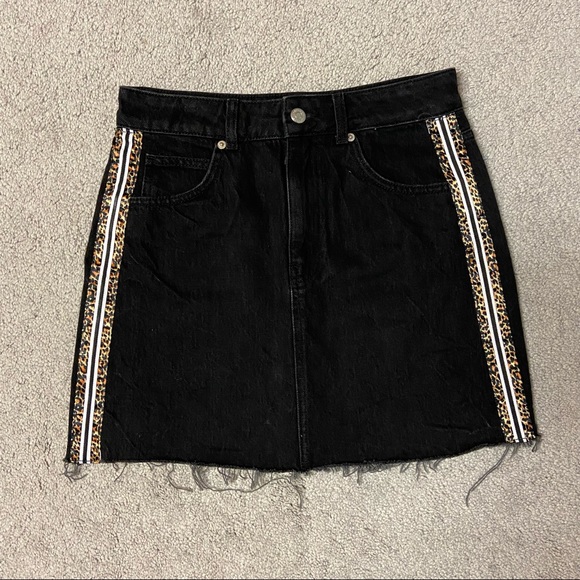 TOPSHOP Moto Leopard Stripe Black Denim Skirt Women’s Size 6 - Picture 4 of 10